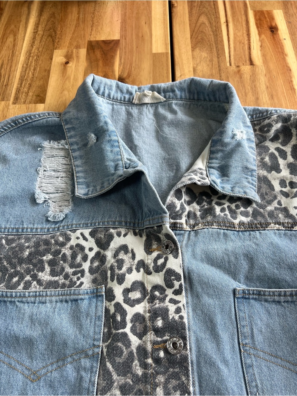 Haptics 2X Oversized Denim Jacket Leopard Print Distressed Shacket - Picture 7 of 12